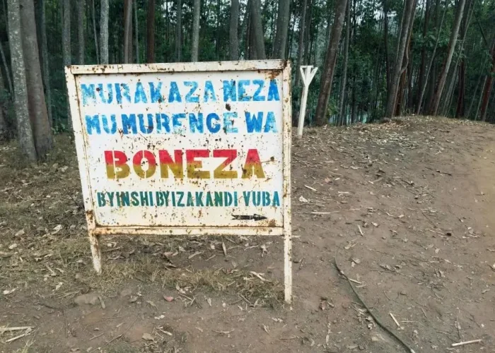 Itsinda ry'Abakongomani ryitwaje intwaro gakondo ryateye abanyarwanda ribacuza utwabo