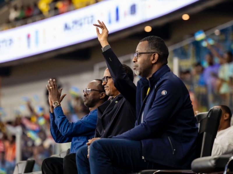 Perezida Kagame yakomeye Amavubi amashyi