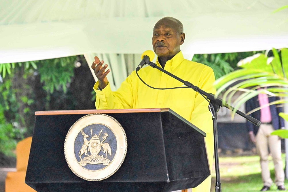 Inyungu ku nguzanyo ziri gutera abato kwiyahura: Museveni