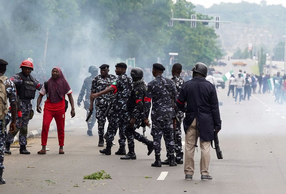 Nigeria: Nibura abantu 13 bamaze kwicirwa mu myigaragambyo yamagana imibereho mibi