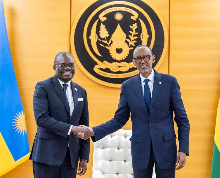 Kagame na bosi wa Afrika CDC wajadili afya ya kidijitali