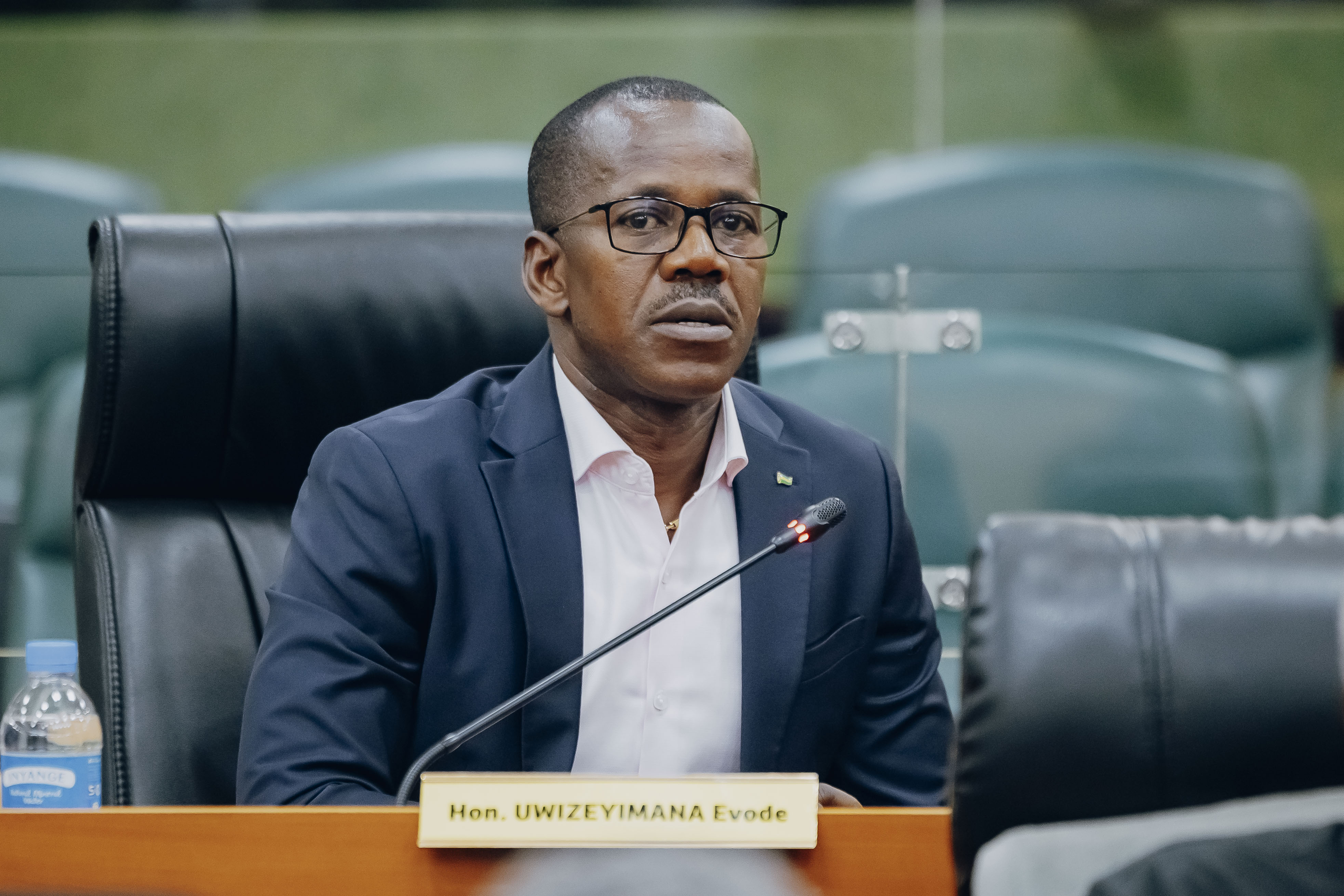 Senateri Evode yasabye leta kuganiriza MTN