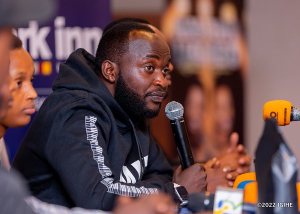 Uri igiki se? M Irene yishongoye ku mugabo wa Vestine