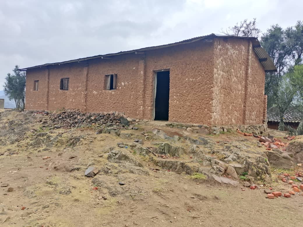 Karongi: Basenyewe ishuri bizezwa amashya, none incuke zisigaye ziga zivundana