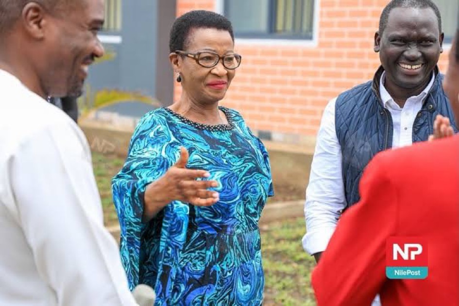 Uganda: Minisitiri Bangirana yahagaritse umuganga wamuvugishije yifashe mu mifuka