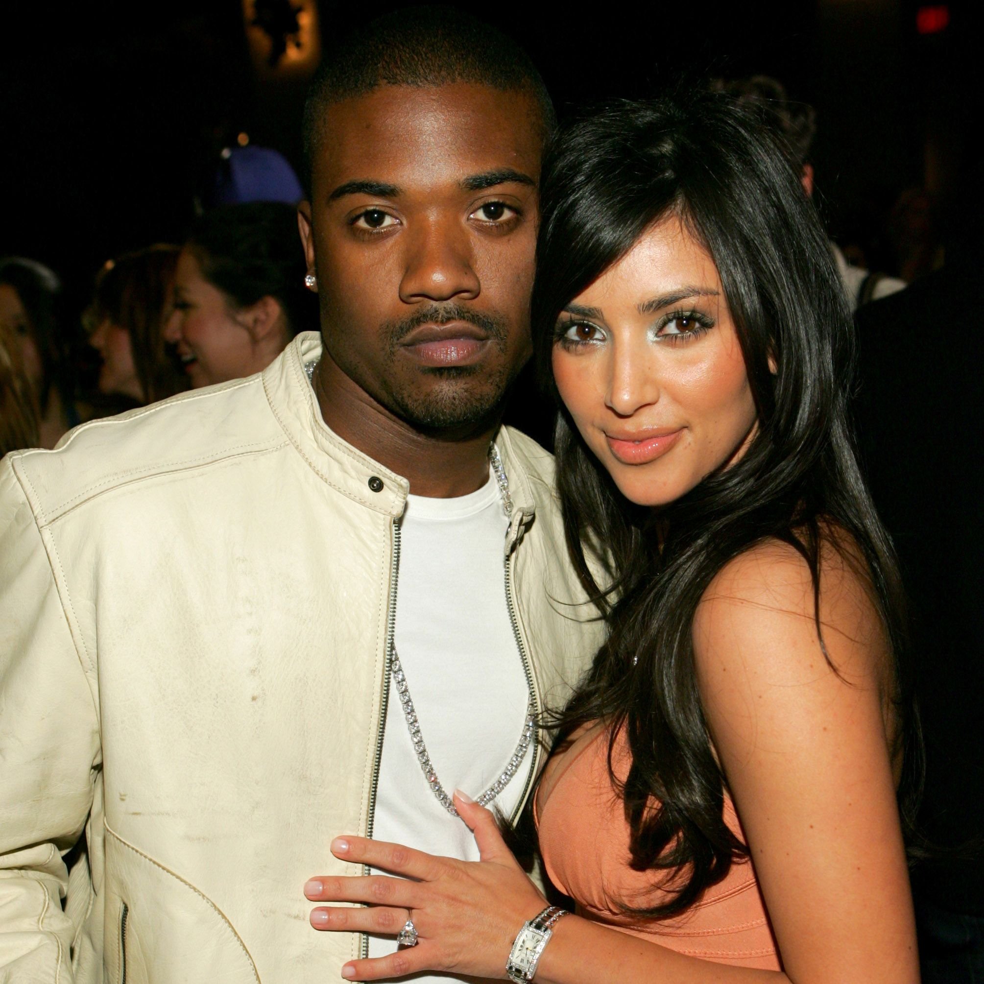 Amashusho ya Kim Kardashian ari gusambana na Ray J yaciye agahigo ko kurebwa cyane