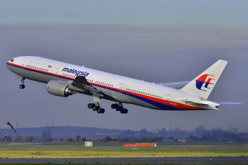 Boeing 777 200ER Malaysia AL MAS 9M MRO color