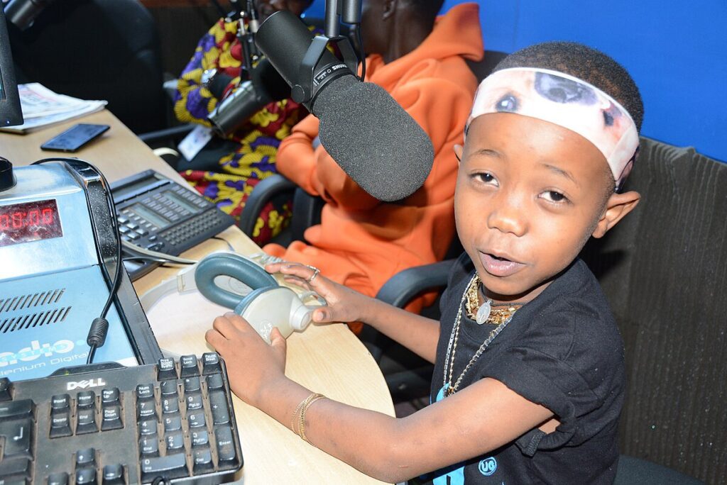 Umujyanama wa Museveni yemereye Fresh Kid buruse yo kwiga amashuri yisumbuye 37 Fresh Kid