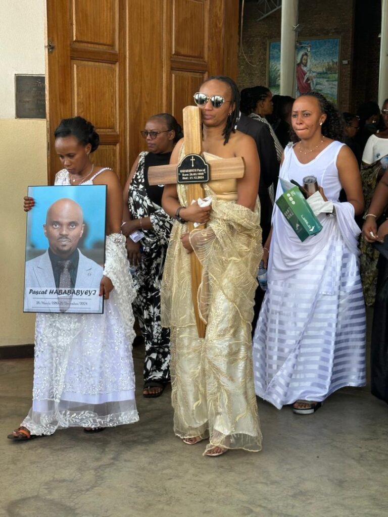 c98069a9 6d00 465e 8bcd 59a2bcdc3b01