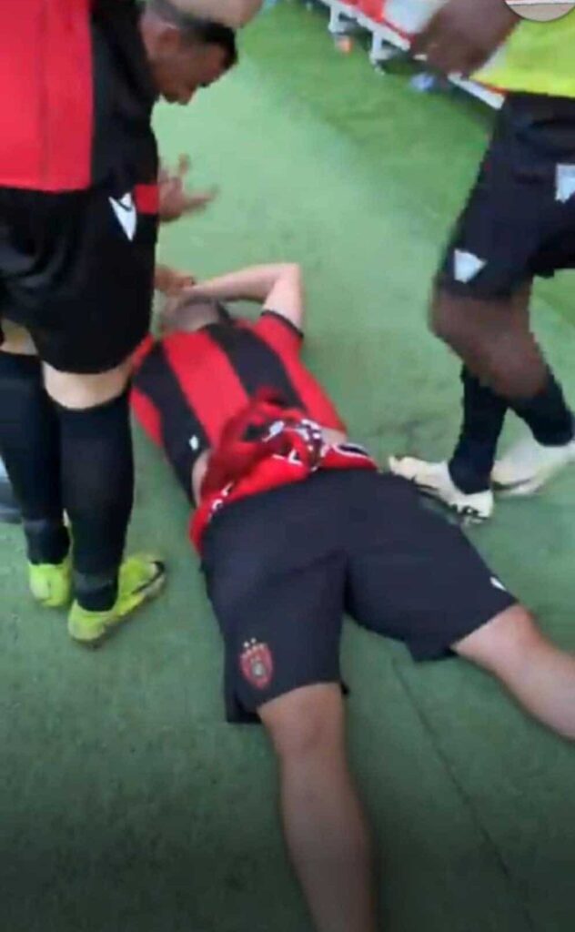 Abakinnyi ba USM Alger bakubiswe n'abafana bagirwa intere 46 img_20241209_075928.jpg