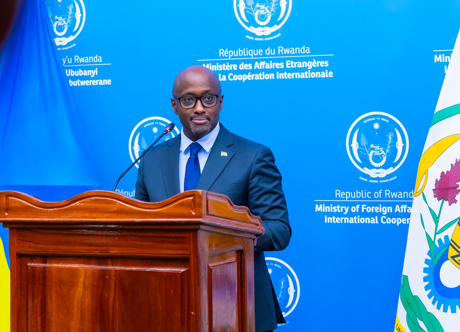 54242882307 e323d0997a h