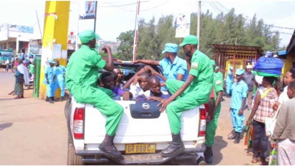 aha dasso yari yafashe abagaragaweho imyitwirire mibi 87d51