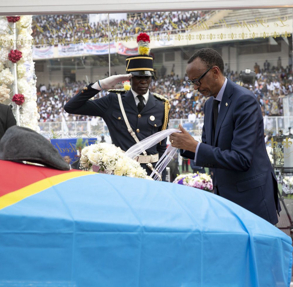 Kagame na Tshisekedi iminsi ikiri myiza (Amafoto) 6 d76sm1wxyaaiqlj 2 6c93c