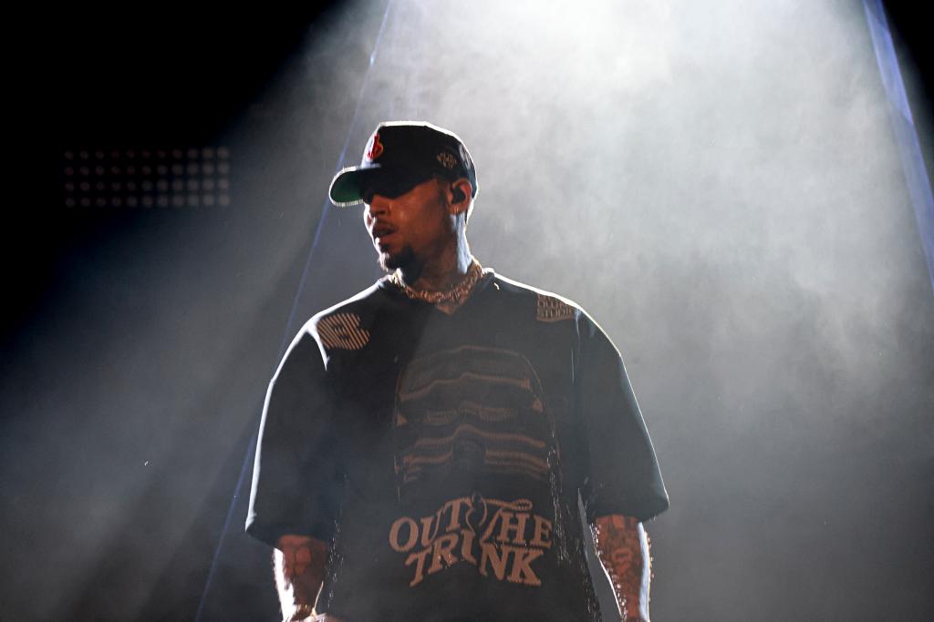 show singer chris brown held 95744009