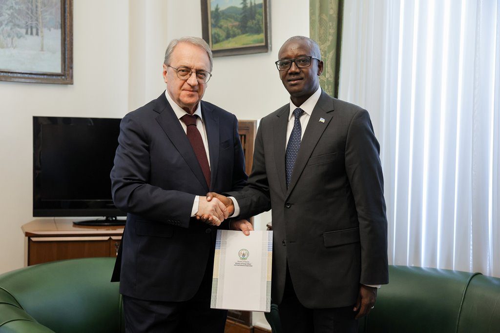 Meja Jenerali Nzabamwita Awakilisha Rwanda Rasmi Kama Balozi Mpya nchini Urusi 5 GpJuW1XXcAATMsE