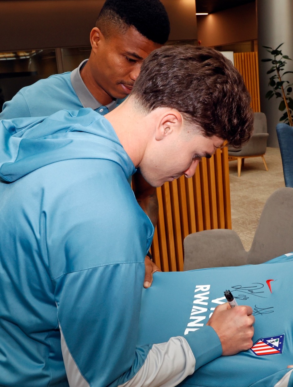 ILZ8lynmo visit rwanda 4