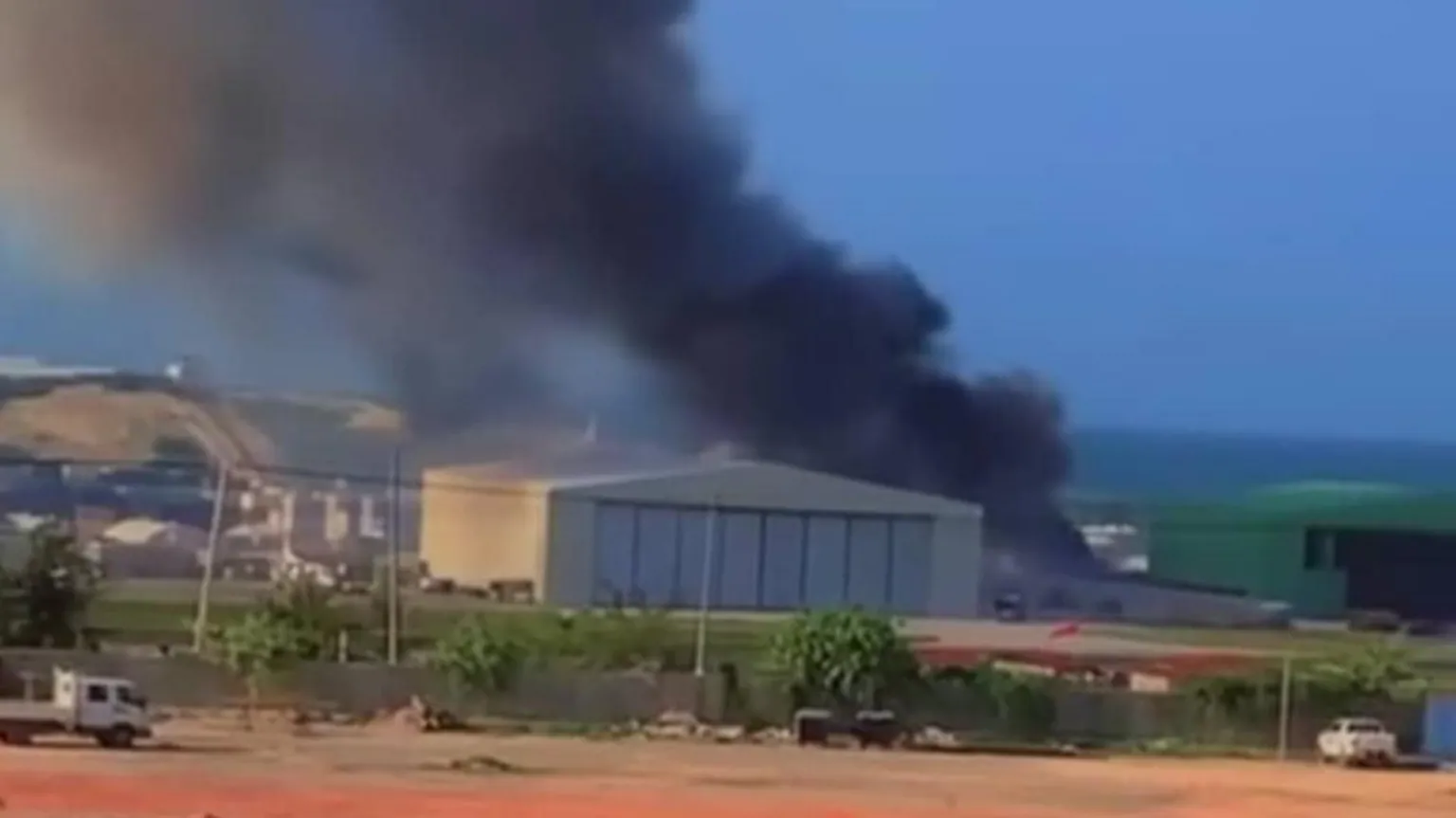 Un Avion Militaire Ougandais S’écrase à l’Aéroport de Mogadiscio – Déclenchement d’un Incendie, Enquête en Cours 57 101373e0 5717 11f0 b909 8945bce4d179.jpg 1