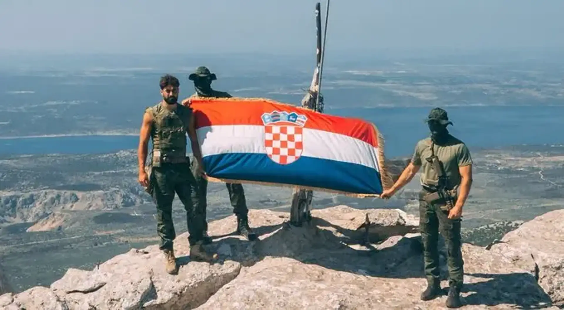 83ae21ec 8fc3 4aa4 8827 d55ff0233da1