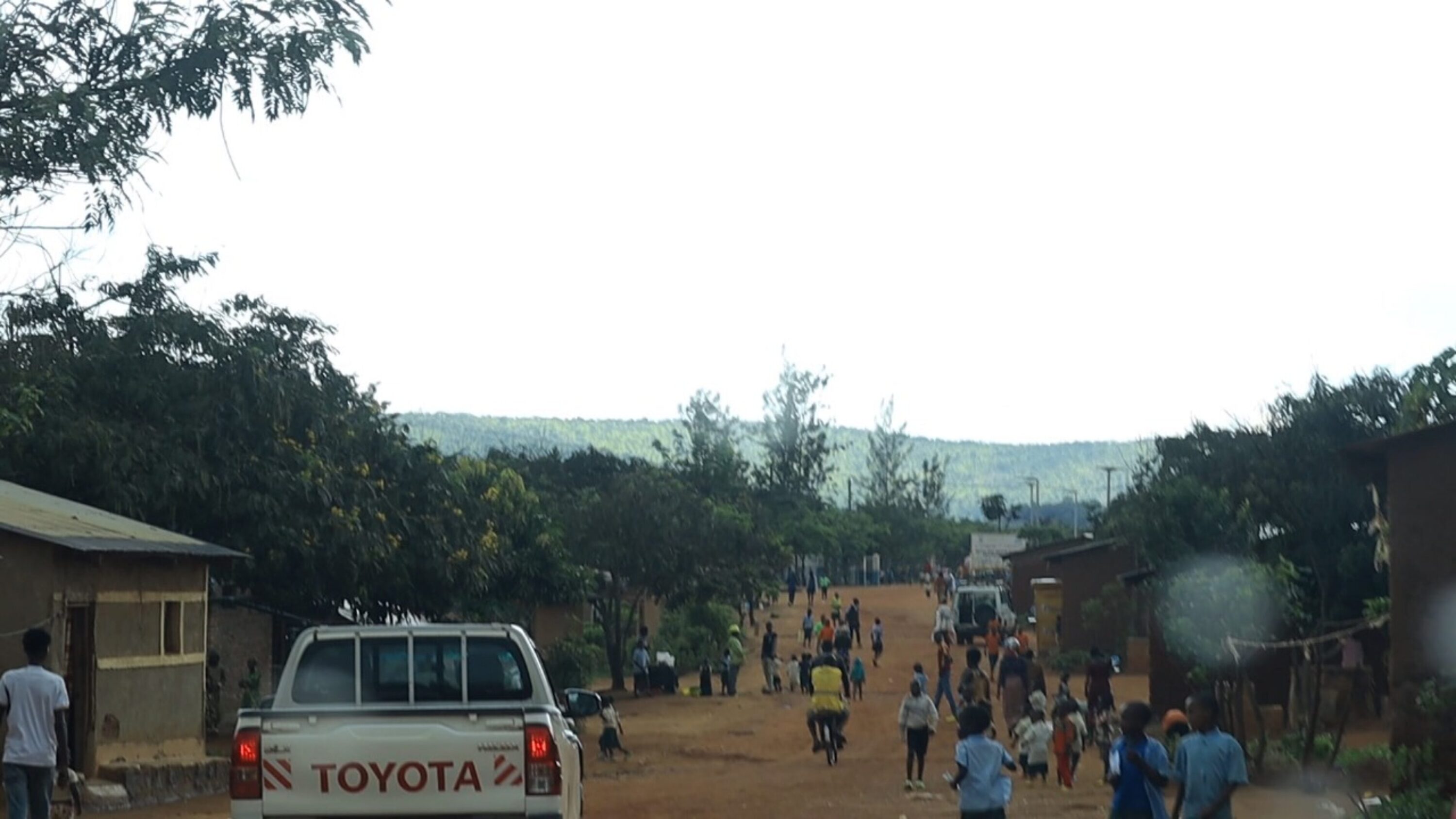 Une rue tres frequentee dans le camp de refugies de Mahama a lest du Rwanda. Ce camp accueille principalement des refugies burundais et congolais 3800x2138 c