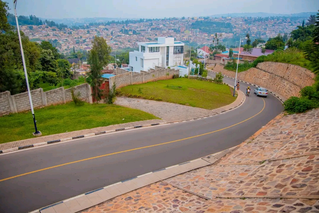 Kigali: Yabuze ayo kwishyura indaya, ifatira imyenda ye 41 1755518374364