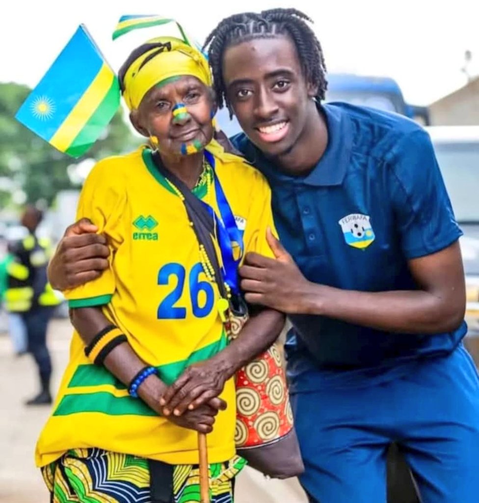 Hakim Sahabo yagize uruhare rukomeye mu gushyingura ‘Mama Mukura’ 18 download