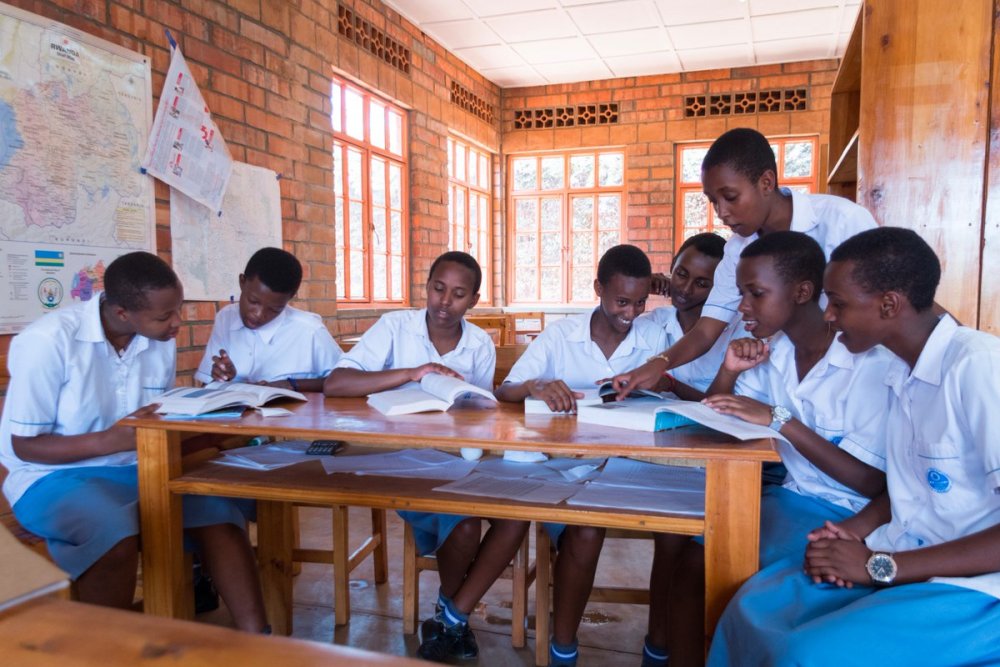 Kigali: Amashuri yose agiye gufungwa 68 abize amashuri yisumbuye mu turere dutandukanye baracyari bake 83ff5