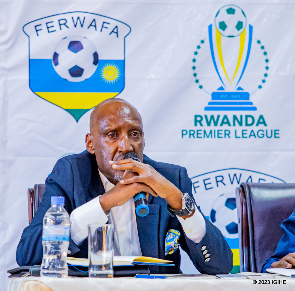 umunyamabanga mukuru wa ferwafa kalisa adolphe yahaye ikaze buri wese uzifuza serivisi mu biro bye