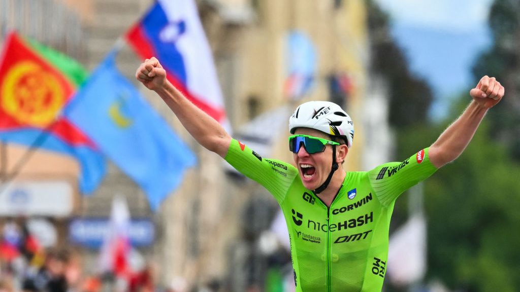 zkMF9FRjZKbXdCq36NZMbS