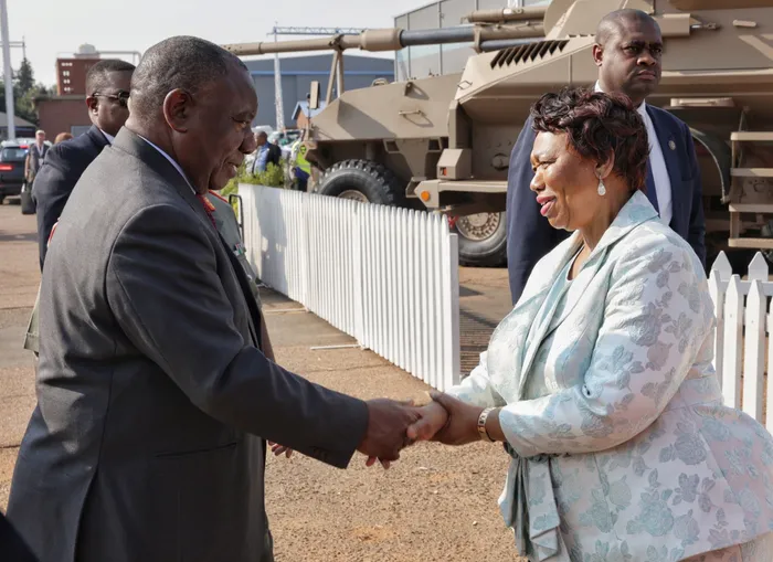 Ramaphosa yahaye Minisitiri w'Ingabo kuba Perezida wa Afurika y'Epfo w'inzibacyuho 4 208469ce59dbd3b02f000ad7f5643fb76bce58f0w700