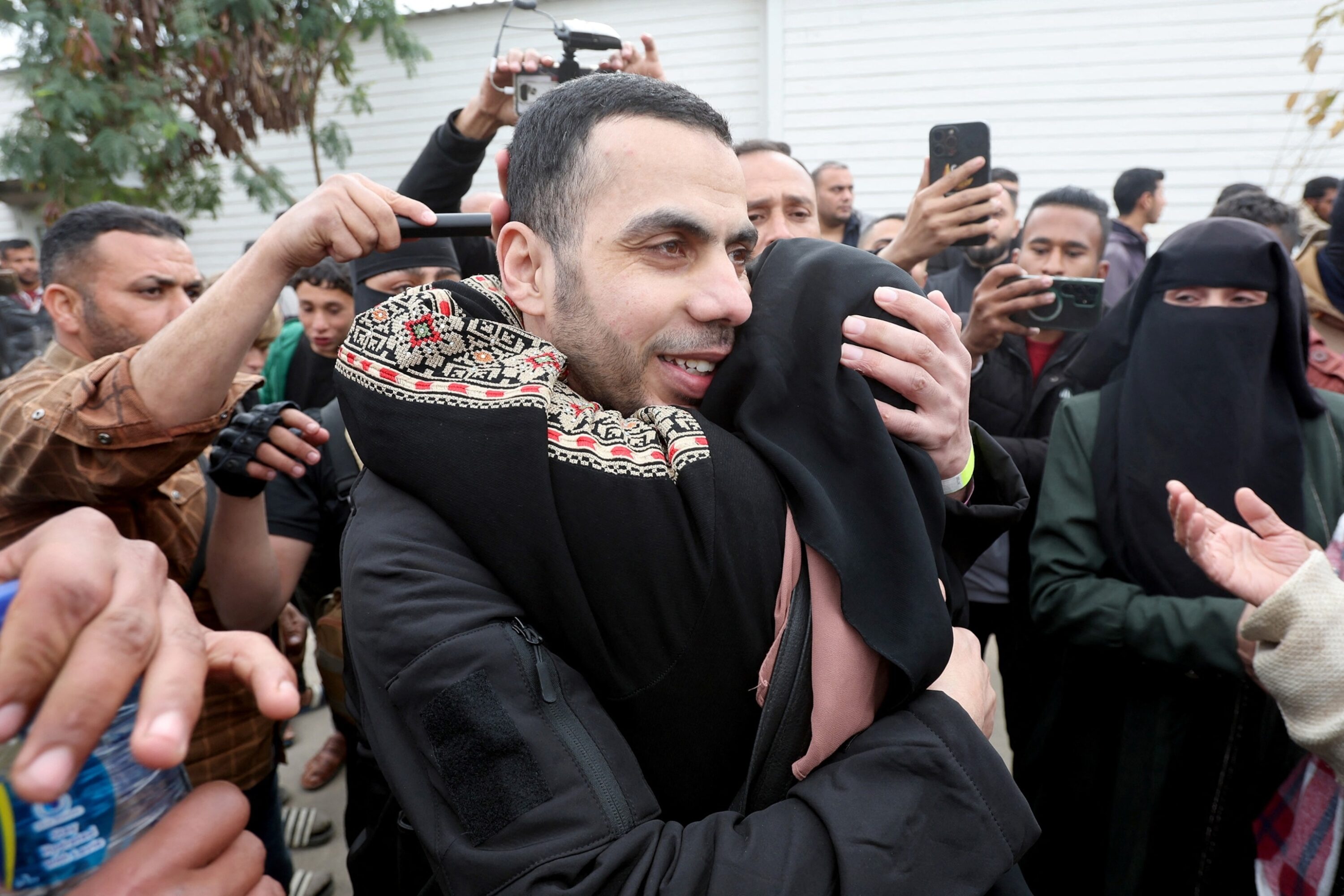 hostage release gaza 01 rt jt 250208 1739033001923 hpMain