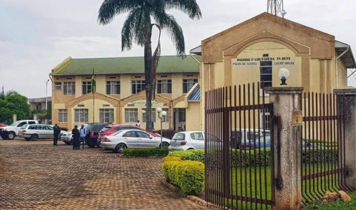 Ba bakobwa bavuga ko basambanyijwe n'umwana na se, basanze ari amasugi 38 images 7