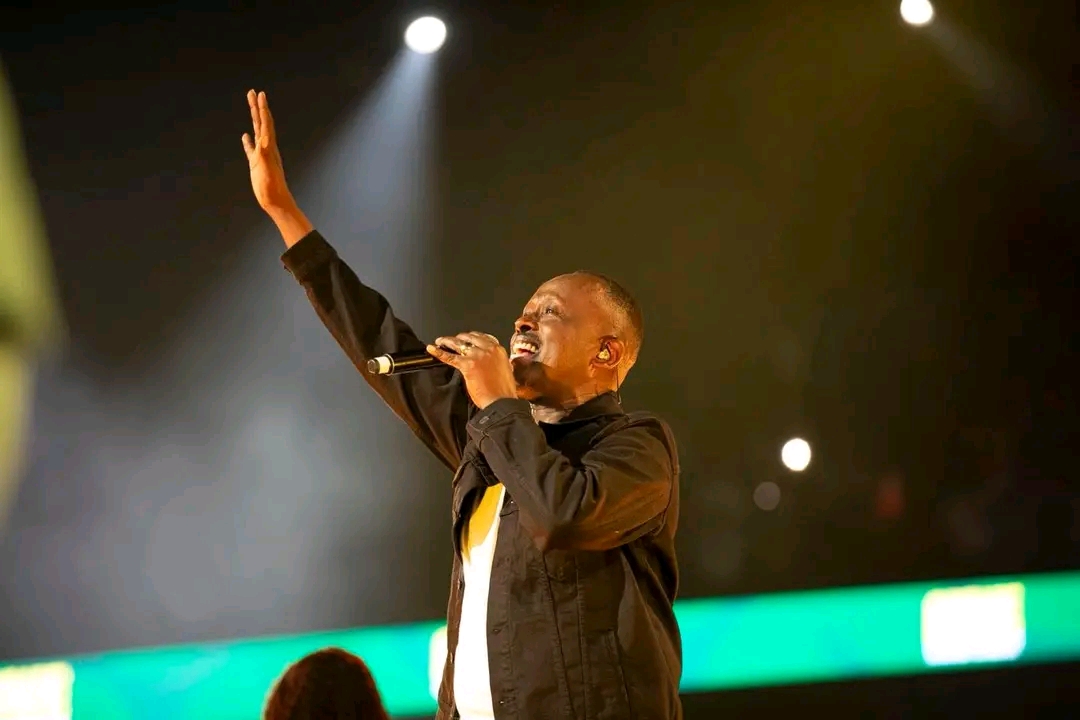 Richard Ngendahayo yasubiye ku rubyiniro i Kigali nyuma y'imyaka 17 (Amafoto) 14 1764446779304