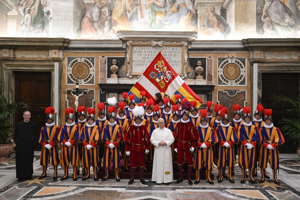 20251003T1200 POPE SWISS GUARD 1805313 scaled 1