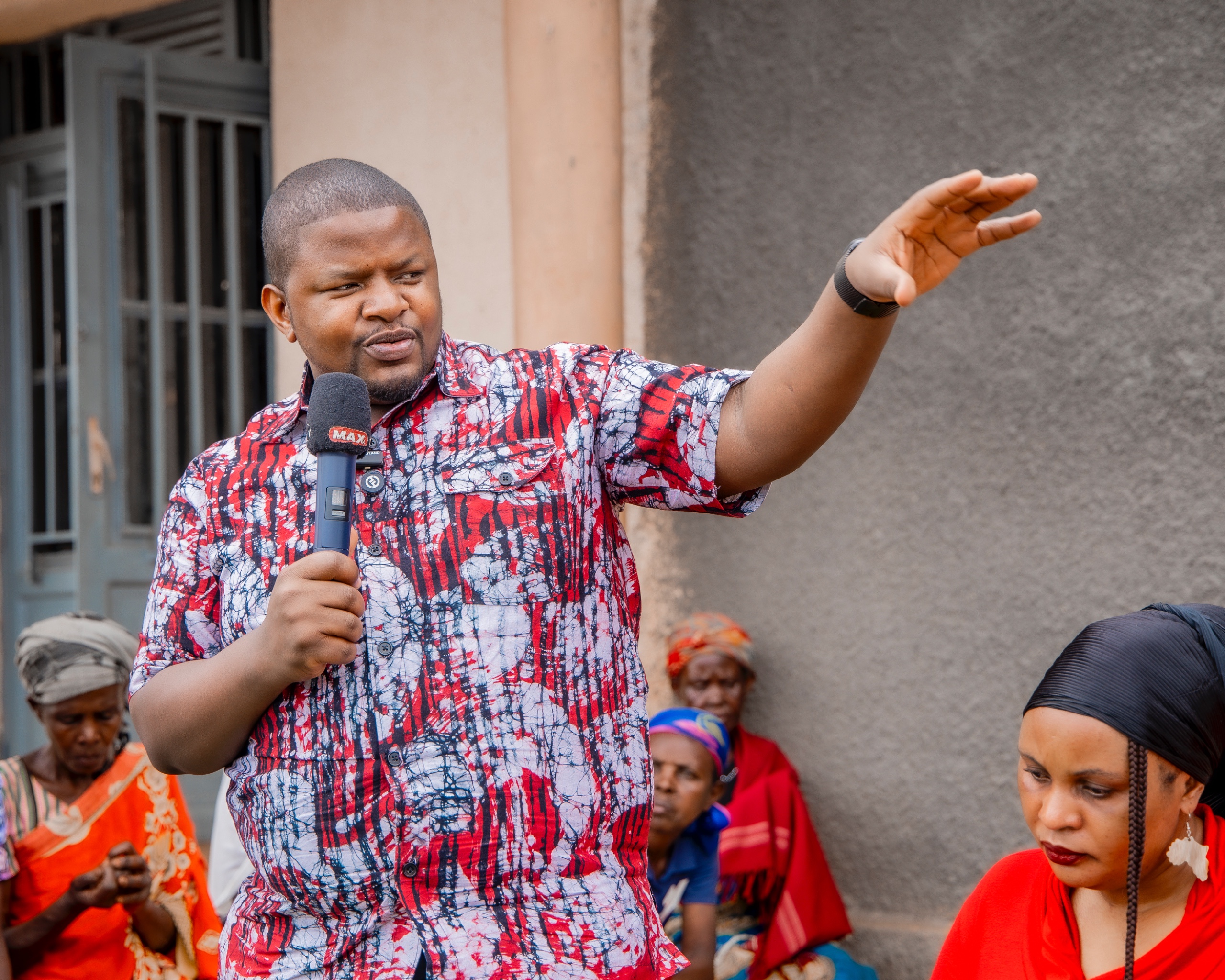 Umuramyi Rev. Emmanuel Ganza yatanze Mutuelle 300 ku muryango itishoboye 37 IMG 20251128 WA0085