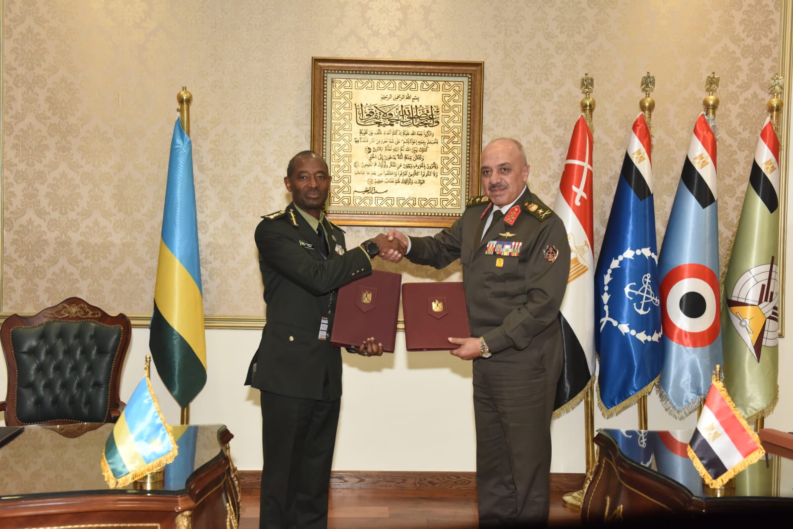 Gen MK Mubarakh yitabiriye Imurikagurisha rya 4 ry’ibya gisirikare mu Misiri 14 G7MGXQrXYAAP0GO