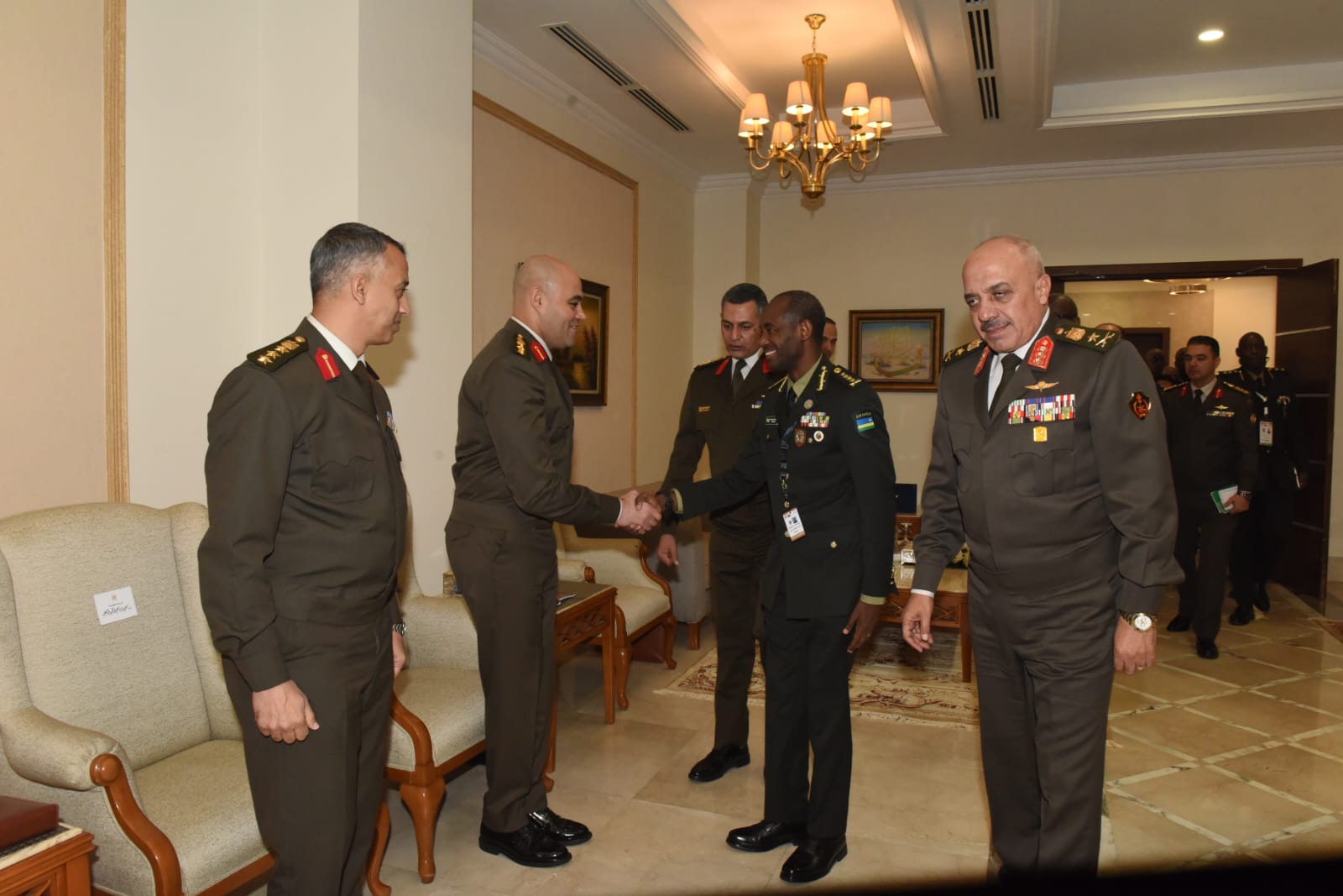 Gen MK Mubarakh yitabiriye Imurikagurisha rya 4 ry’ibya gisirikare mu Misiri 16 G7MGXYEXcAAt3Em