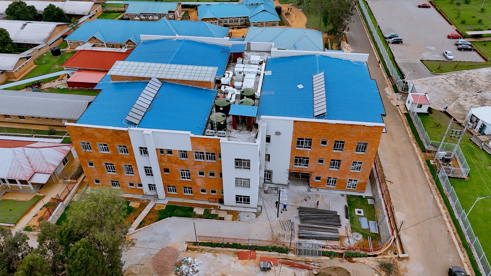 Imirimo yo kubaka inzu y'ababyeyi mu Bitaro bya Nyamata igeze kuri 80% 16 G L3bWCWYAA2I4b