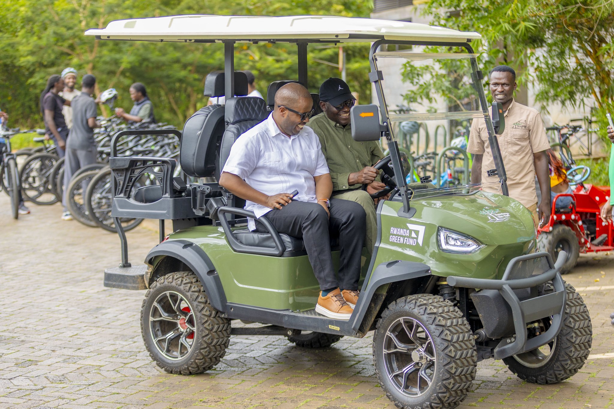 Meya wa Dakar yasuye Umujyi wa Kigali mu rugendoshuri 12 HBtJiUrWQAAZ7t1