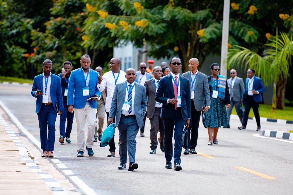 Tugomba gukora nk’ikipe imwe kandi itsinda - Minisitiri w'Intebe 9 HEFnYjFWgAAN4nr