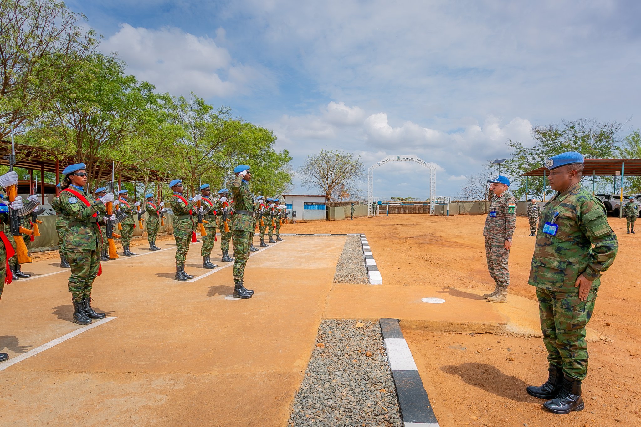Juba: Brig. Gen. Shishir Bharadwaj yasuye Ingabo za RDF 8 HESHhssXQAA2Rw9
