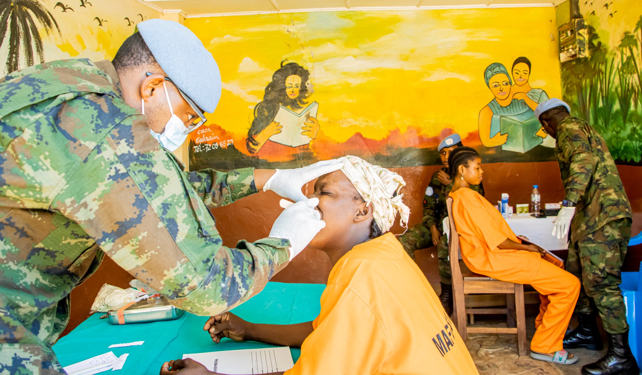 Bangui: Ingabo z'u Rwanda zahaye ubuvuzi abagororwa muri Gereza y’Abagore ya Bimbo 10