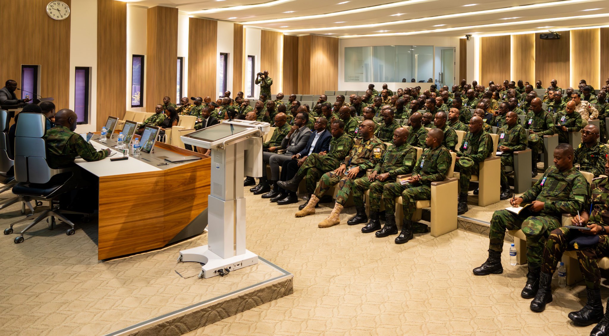 Abanyeshuri mu Ishuri Rikuru rya Gisirikare batangiye urugendoshuri rw’iminsi 5 mu gihugu 58 HEq65dYa4AAF3gC