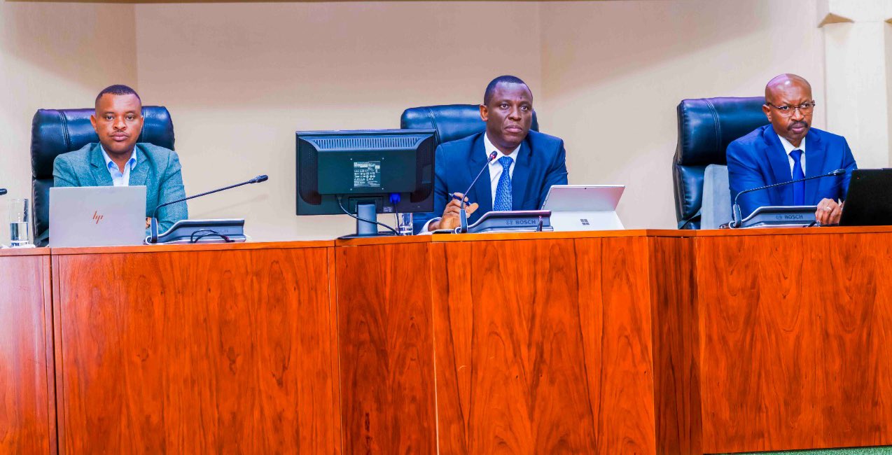 Minisitiri Habimana yahaye abasenateri ikiganiro kuri politiki y’igihugu y'umuganda 12 HEvd8wiakAAG5hz