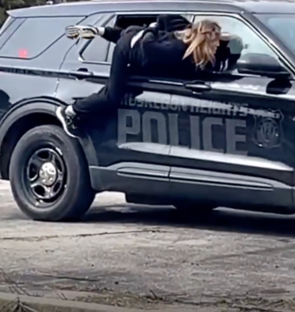 wild video captures handcuffed woman 124735129 1774953439