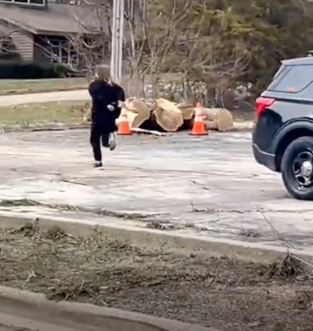 wild video captures handcuffed woman 124735130 1774953460