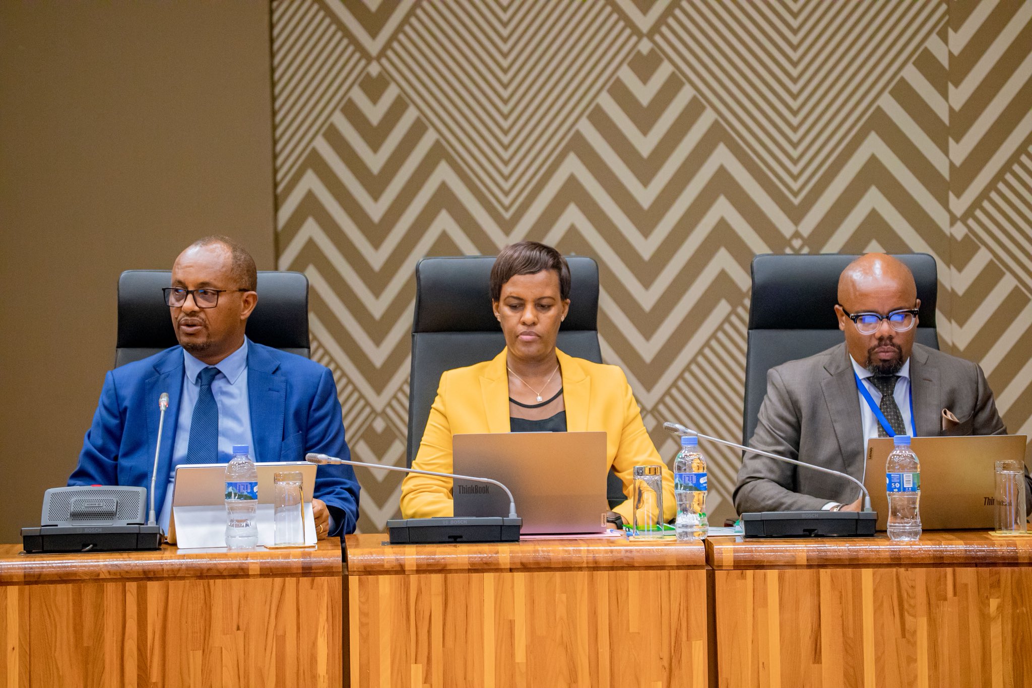 Abadepite bahaye umukoro MININFRA na Minisitiri w'intebe 38 HEwhEBRWUAAc1Rn