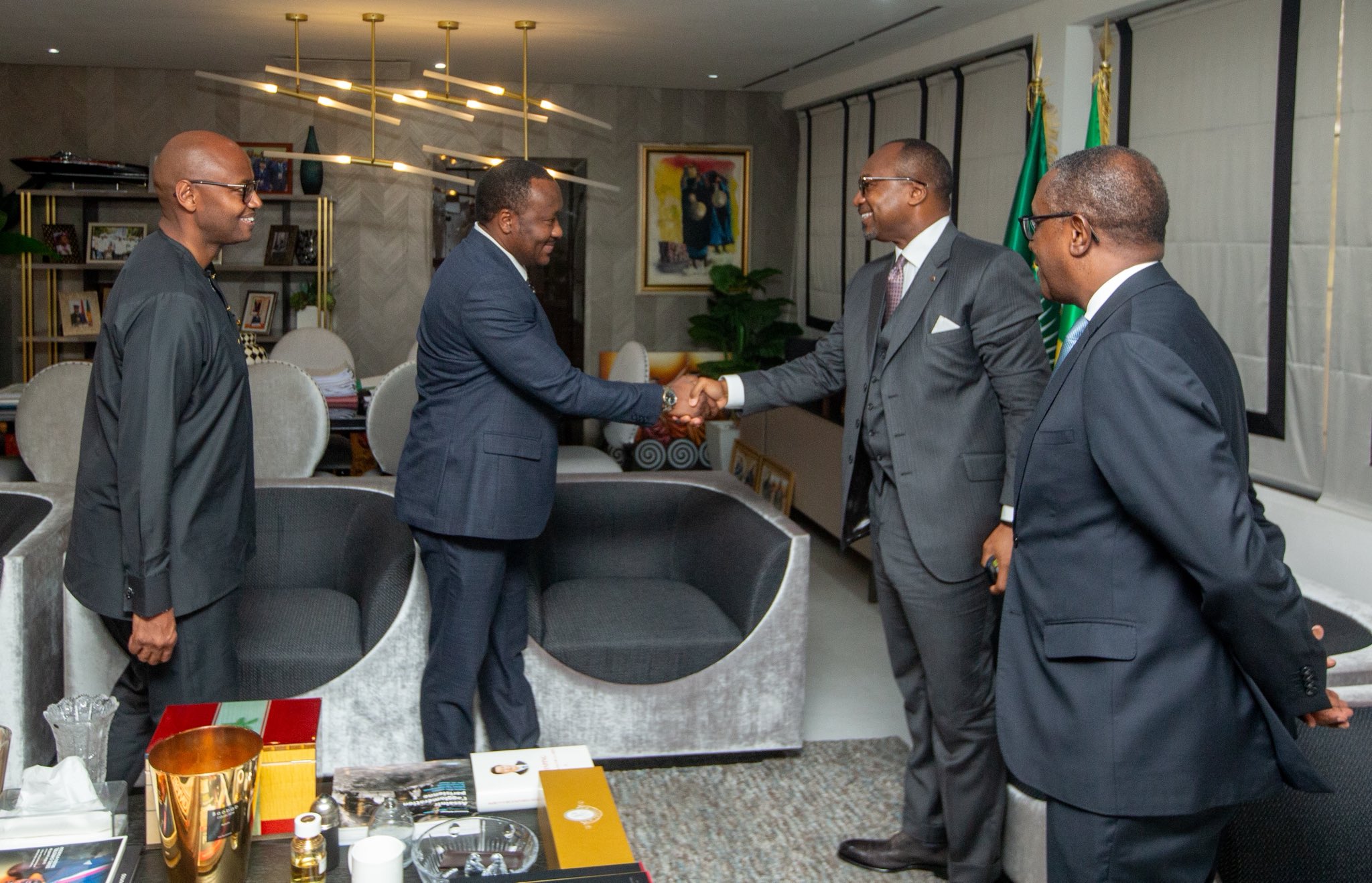 Brazzaville: Minisitiri Biruta yakiriwe n'umuhungu wa Sassou Nguesso 6 HF70MnrW4AAWYfI