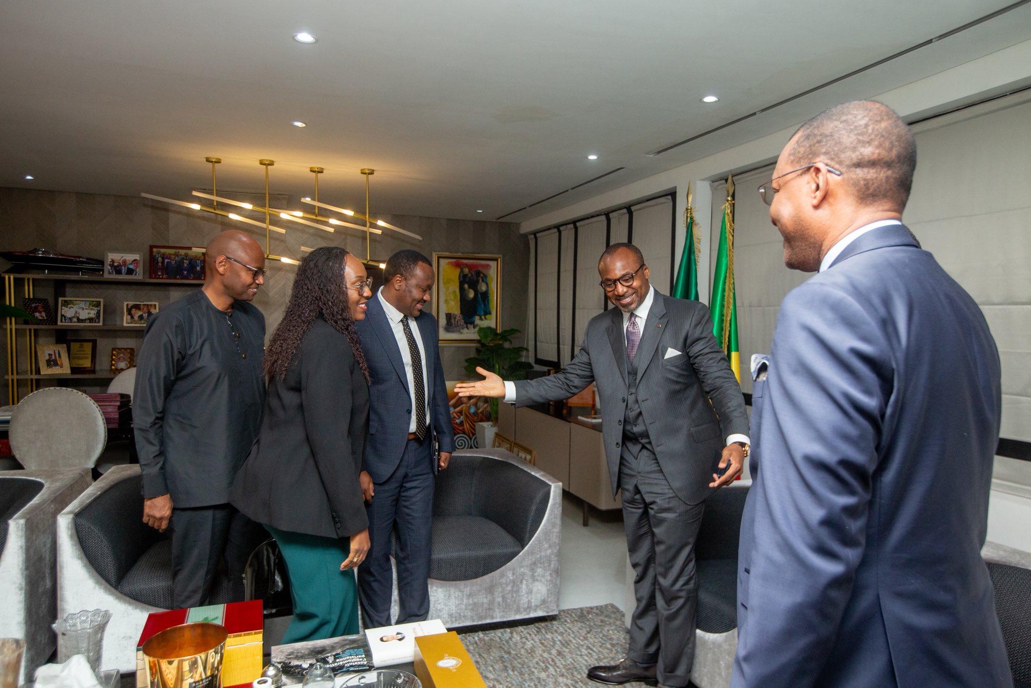 Brazzaville: Minisitiri Biruta yakiriwe n'umuhungu wa Sassou Nguesso 5 HF70MoMagAAPXLp