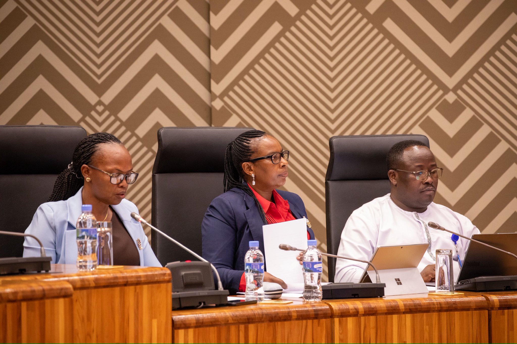 HIn2ynDWAAAnzFZ
