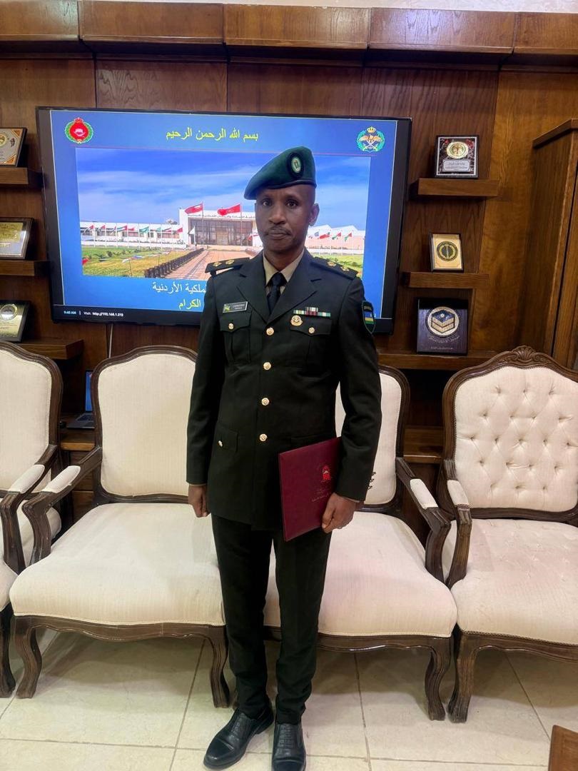 Lt Col E. Nsengiyumva wa RDF yarangije amasomo muri Royal Jordanian Command and Staff College 1 HK1PJWXWYAA8kiT